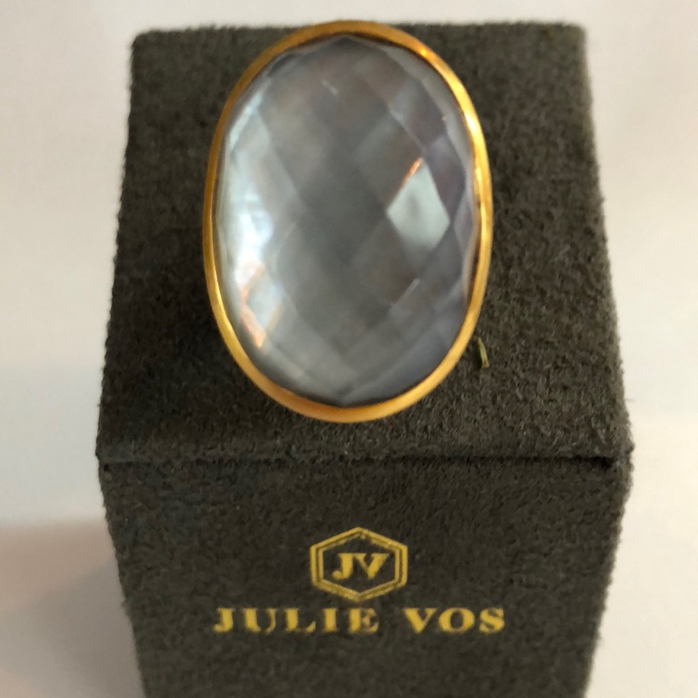 Julie Vos ring